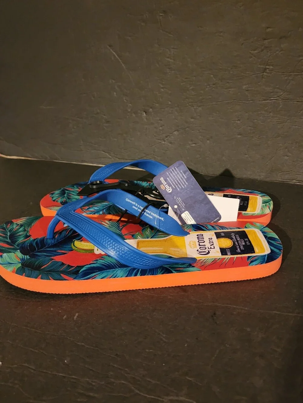 Corona Men's Tropical Beach Vacay Flip-Flop Sandals Size 9 NWT